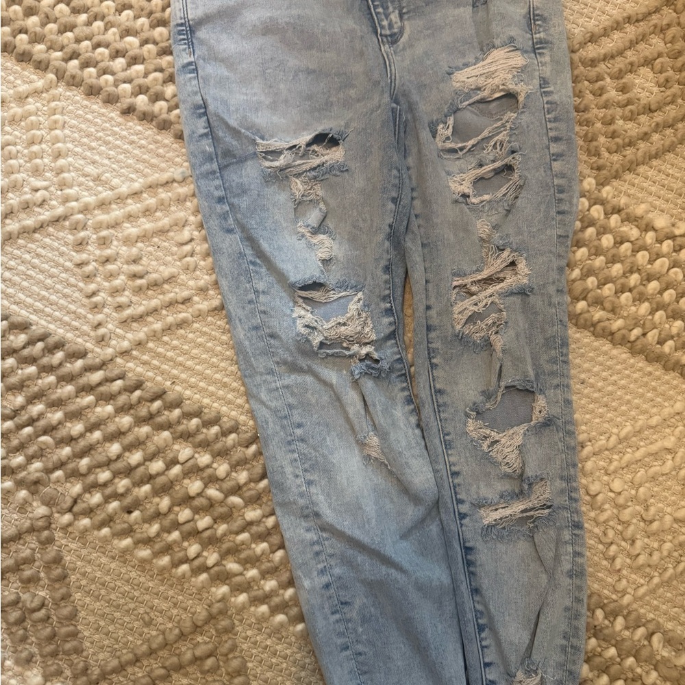 American Eagle Outfitters Light Blue Distressed cropped Jeans